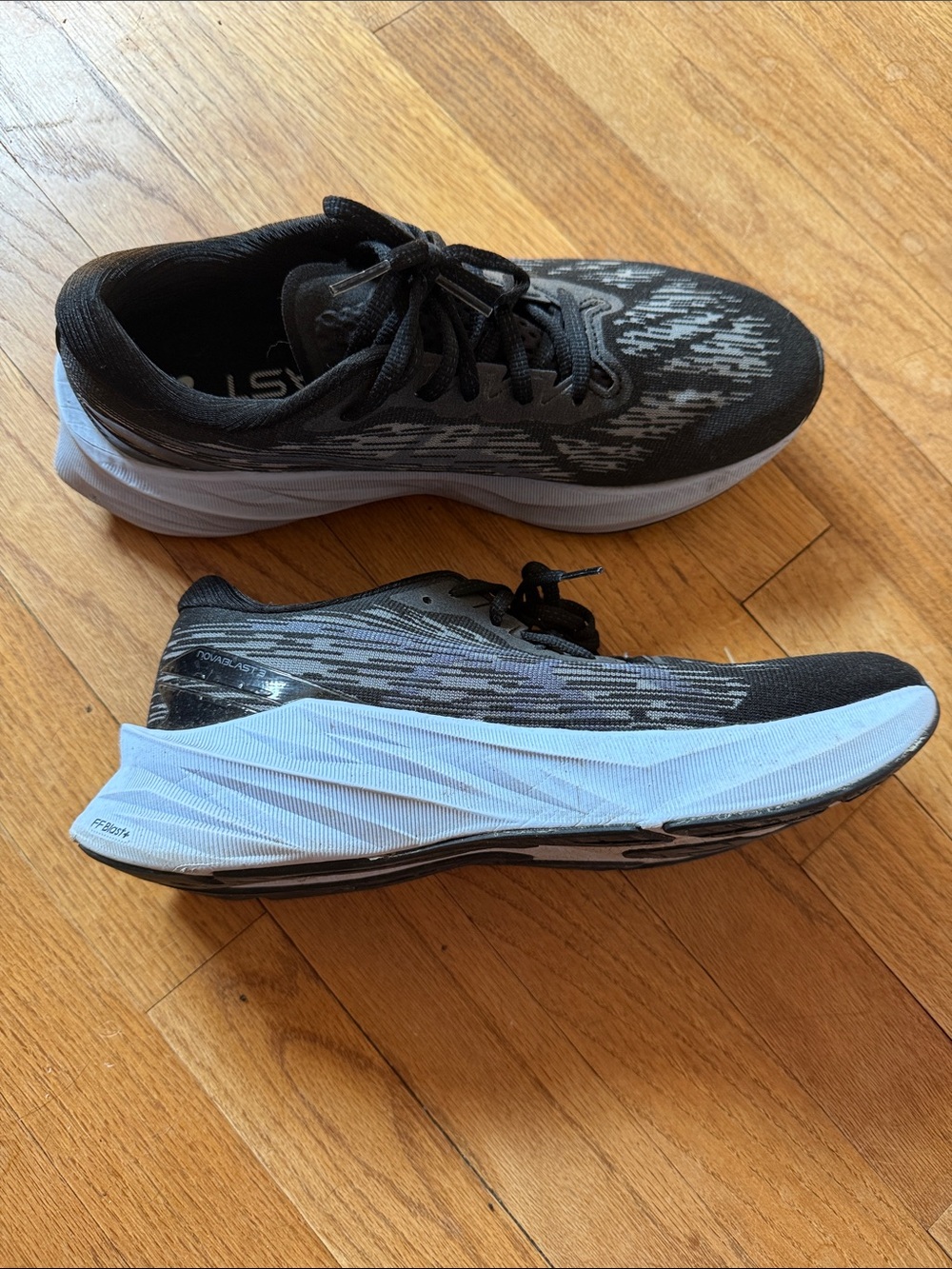 ASICS Novablast 3
